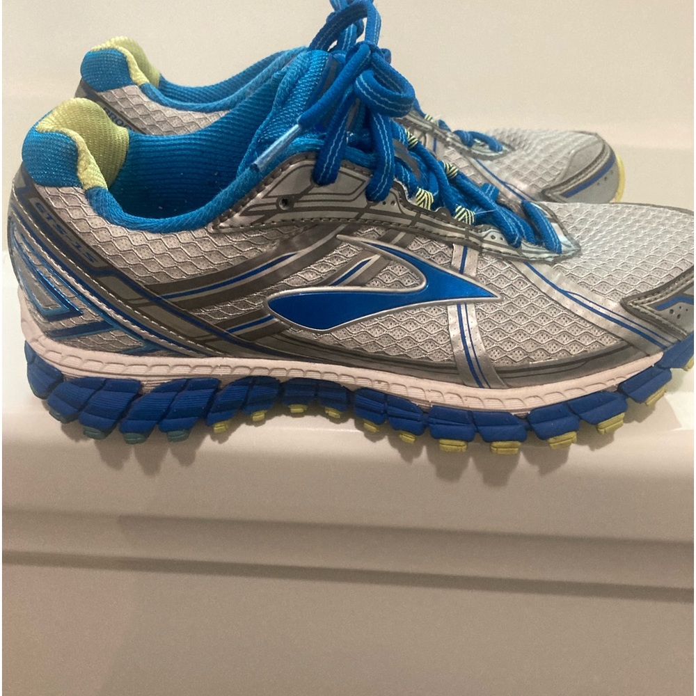 Women’s Brooks GT 5